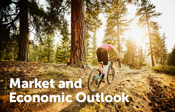 Mountainbikerdescendingonforesttrail