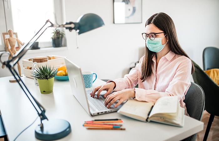 WomanWorkinginherofficewearingfacemask