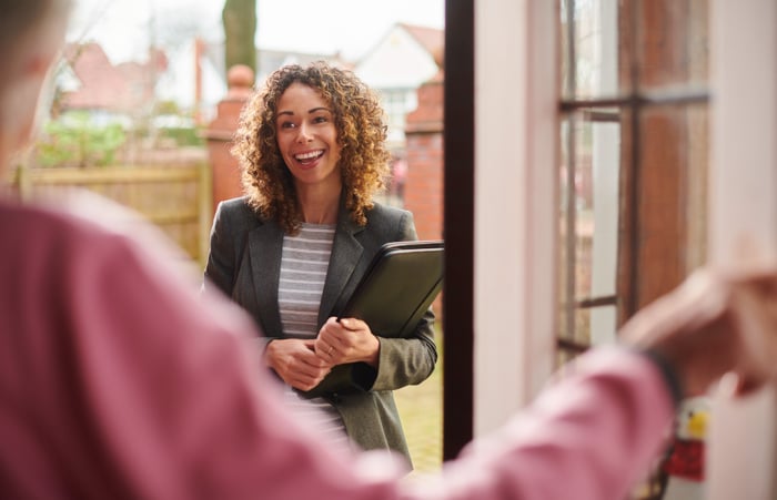 Realtor speaking to client